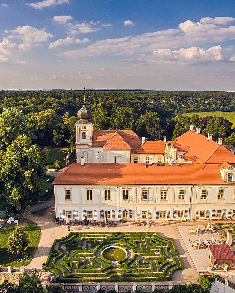 V neděli 6. července oslaví zámek Loučeň 18. narozeniny!