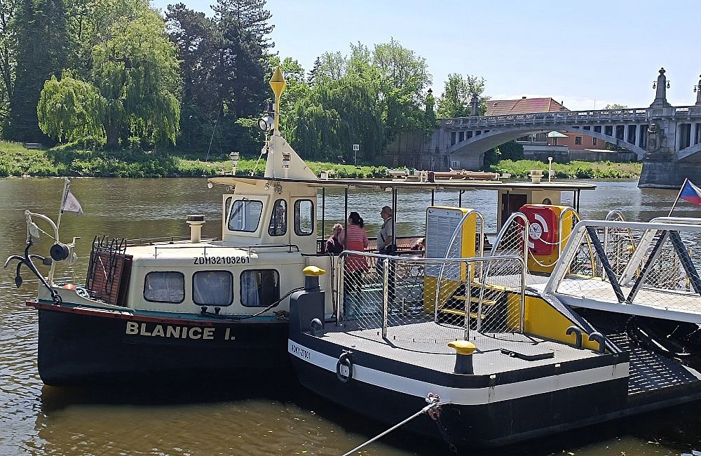 Cruising the Elbe: A Blanice Boat Trip from Poděbrady to the Cidlina Confluence