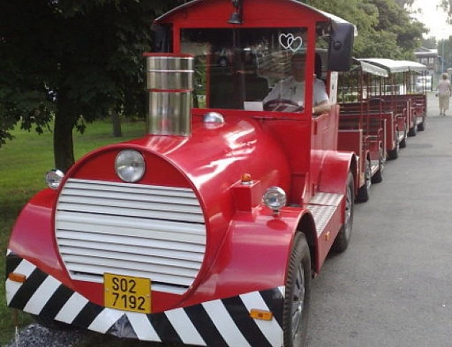 PODĚBRADSKÝ VYHLÍDKOVÝ VLÁČEK