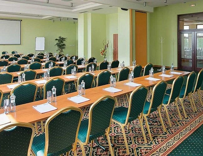 Maxmilian Lifestyle Resort - Zámek Loučeň