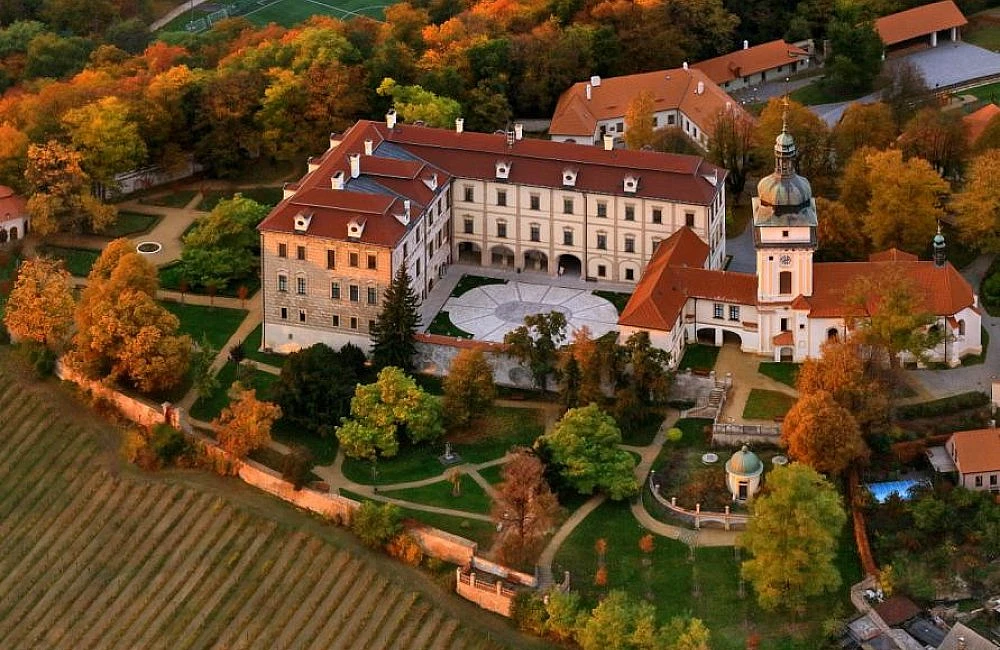 Zámek a zámecký park Benátky nad Jizerou