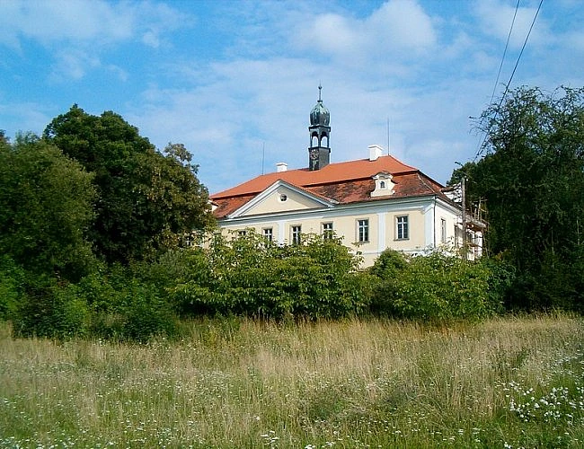 Zámek Domousnice