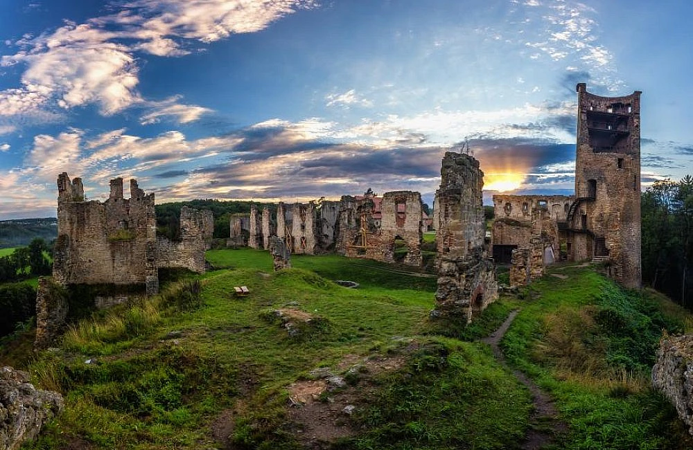 Ruin of Zvířetice Castle